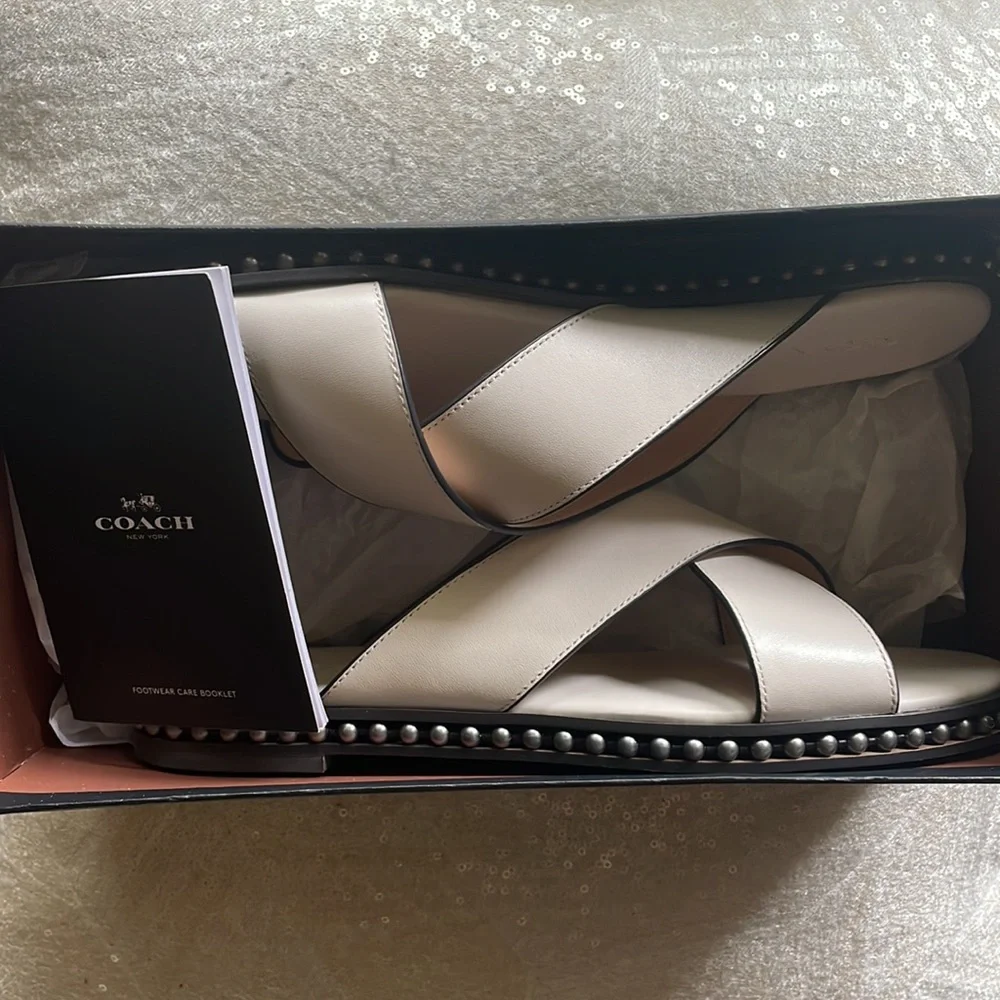 COACH
Hailey Flat Leather Sandals off white 8.5 NIB - Picture 8 of 11